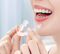 白い歯を保険内で入れることができます。